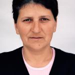 Jasminka S. (2005)  - Jasminka S. Born on 01.08.1964 in Bratunac near Srebrenica. She is the mother of three children and has been living with her family in Tuzla since the fall of Srebrenica. Her husband is now unemployed, their elder son has rarely work, the younger, who has just finished school, has not been able to find a job. Their house in Bratunac has not been established. Returning unthinkable. The family earns money by raising chickens.